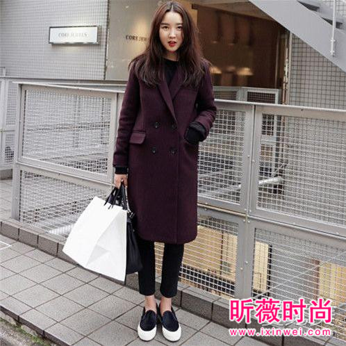 酒红色大衣怎么穿？优雅时髦有质感大衣穿搭