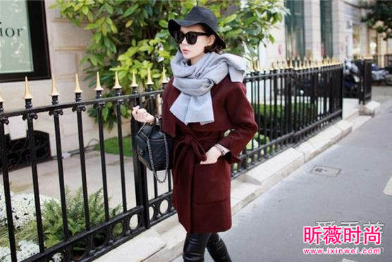 酒红色大衣怎么穿?优雅时髦有质感大衣穿搭 酒红色大衣怎么穿?优雅时髦有质感大衣穿搭