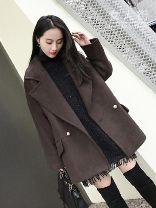 2017年流行色呢子大衣 时髦帅气穿出高级感 2017年流行色呢子大衣 时髦帅气穿出高级感