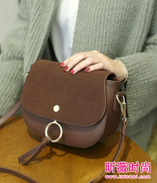 让女生疯狂唯有马鞍包 马鞍包造型独特气质不羁