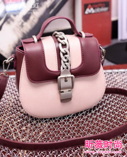 让女生疯狂唯有马鞍包 马鞍包造型独特气质不羁