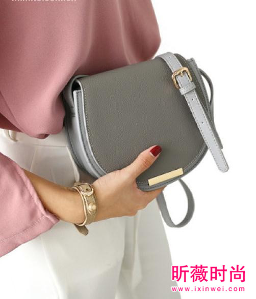 让女生疯狂唯有马鞍包 马鞍包造型独特气质不羁