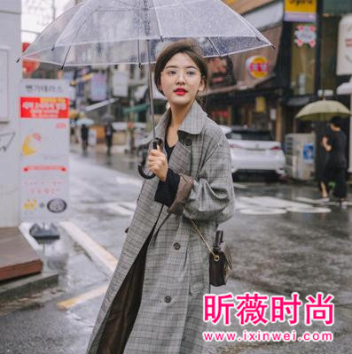 长款外套改变你造型 冬季简洁又优雅外套穿搭