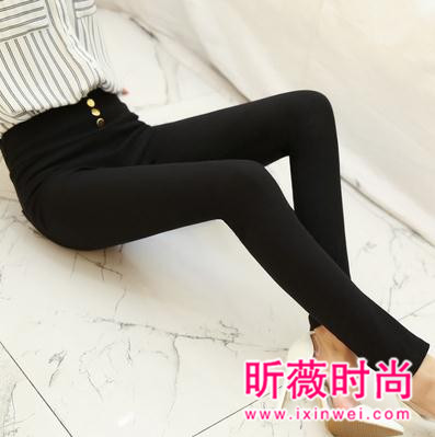 想要时髦又保暖?一条黑色裤子搞定秋冬所有搭配 想要时髦又保暖?一条黑色裤子搞定秋冬所有搭配