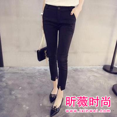 想要时髦又保暖？一条黑色裤子搞定秋冬所有搭配