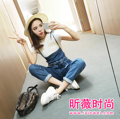 俏皮可爱不过背带裤 轻松在秋天玩转百变花样 俏皮可爱不过背带裤 轻松在秋天玩转百变花样