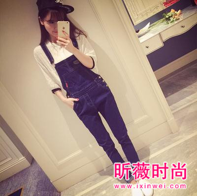 俏皮可爱不过背带裤 轻松在秋天玩转百变花样 俏皮可爱不过背带裤 轻松在秋天玩转百变花样