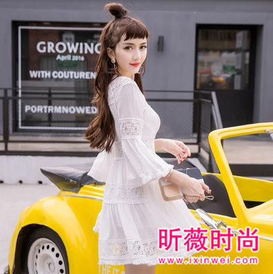 无法拒绝的蕾丝单品 打造秋日女神甜美造型