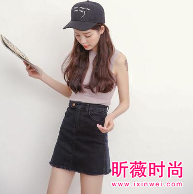 基本款上衣搭配半身裙 知性优雅气质瞬间凸显 基本款上衣搭配半身裙 知性优雅气质瞬间凸显