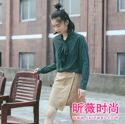 想要甜美少女心穿搭 就在领口扎个蝴蝶结吧 想要甜美少女心穿搭 就在领口扎个蝴蝶结吧