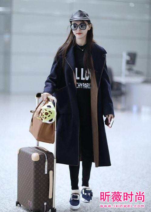 唐嫣

迷上了长款呢大衣 这样穿好时尚好拉风