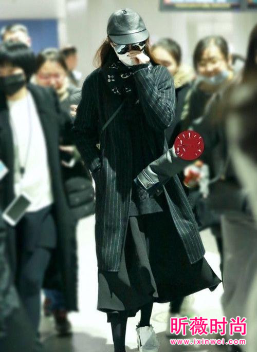 唐嫣

迷上了长款呢大衣 这样穿好时尚好拉风