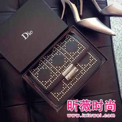 包包好搭配衣服还很实用 时髦女人出街必备单品