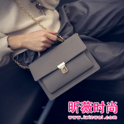 包包好搭配衣服还很实用 时髦女人出街必备单品