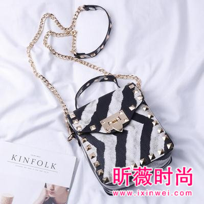 包包好搭配衣服还很实用 时髦女人出街必备单品