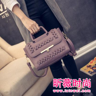 包包好搭配衣服还很实用 时髦女人出街必备单品
