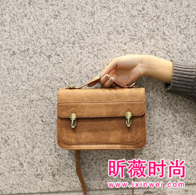 包包好搭配衣服还很实用 时髦女人出街必备单品