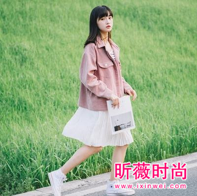 秋季时尚流行单品 赶快穿起温柔的灯芯绒 秋季时尚流行单品 赶快穿起温柔的灯芯绒