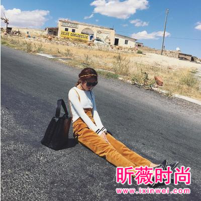 秋季时尚流行单品 赶快穿起温柔的灯芯绒 秋季时尚流行单品 赶快穿起温柔的灯芯绒