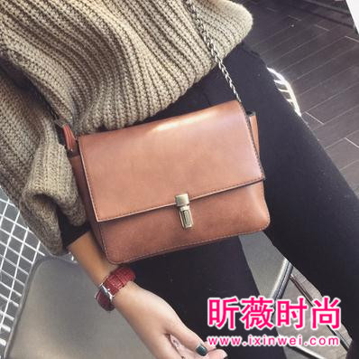 俏皮的优雅你说了算 秋冬季时尚小方包搭配 俏皮的优雅你说了算 秋冬季时尚小方包搭配