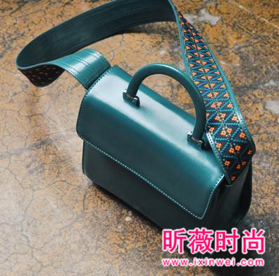 俏皮的优雅你说了算 秋冬季时尚小方包搭配 俏皮的优雅你说了算 秋冬季时尚小方包搭配