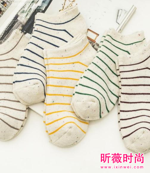 冬季来一双厚袜子 给自己的脚丫暖一暖