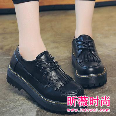 秋冬款英伦风小皮鞋穿搭 时尚帅气又优雅温柔 秋冬款英伦风小皮鞋穿搭 时尚帅气又优雅温柔