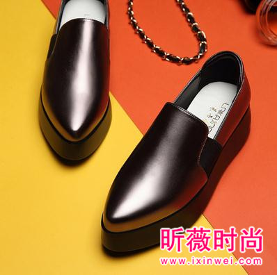 新款松糕鞋凸显优美曲线 显高显瘦的时尚利器 新款松糕鞋凸显优美曲线 显高显瘦的时尚利器