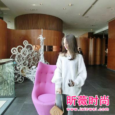 穿这样的毛衣更有feel 演绎少女范穿出女王气质