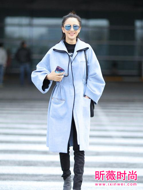 女星最新机场街拍漂亮实用 呢子大衣仍然是主打 女星最新机场街拍漂亮实用 呢子大衣仍然是主打