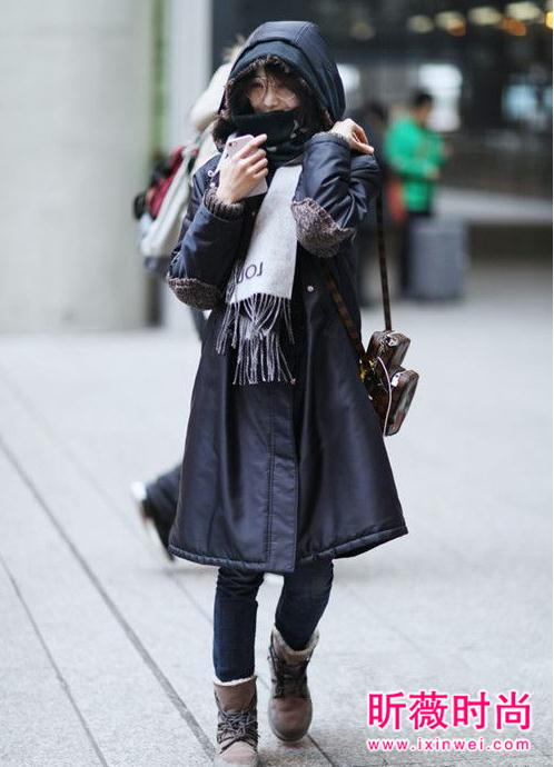 女星最新机场街拍漂亮实用 呢子大衣仍然是主打