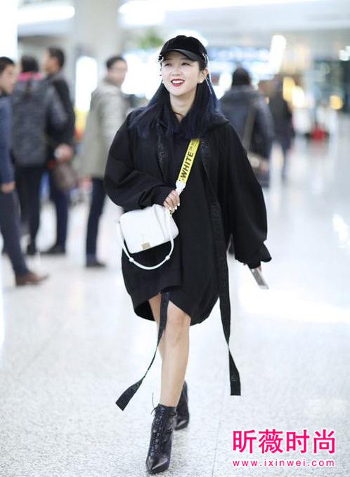 女星最新机场街拍漂亮实用 呢子大衣仍然是主打