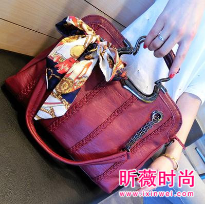 那些大牌的链条小包包 这个秋天你有了吗？