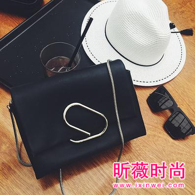 那些大牌的链条小包包 这个秋天你有了吗？