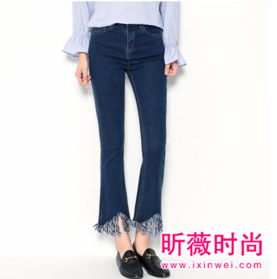 今年超流行的微喇叭裤 时尚有型让你身材有致