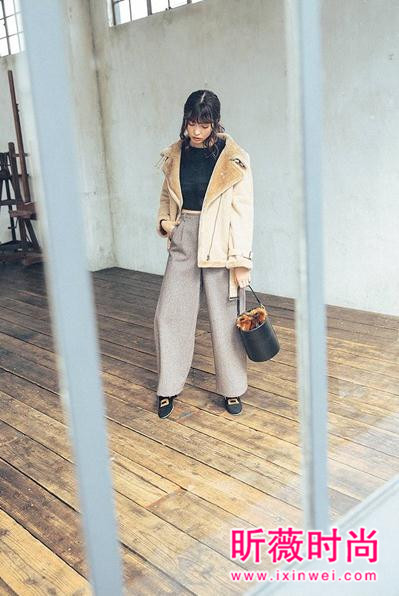 最适合冬季里的穿搭 羊毛翻领外套在街头红火