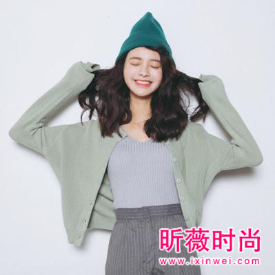 时尚达人为了拗造型 出门都会多带的一件衣服 时尚达人为了拗造型 出门都会多带的一件衣服