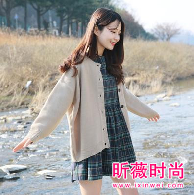 时尚达人为了拗造型 出门都会多带的一件衣服 时尚达人为了拗造型 出门都会多带的一件衣服