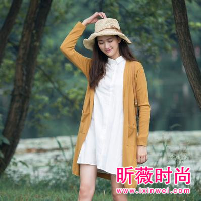 时尚达人为了拗造型 出门都会多带的一件衣服 时尚达人为了拗造型 出门都会多带的一件衣服