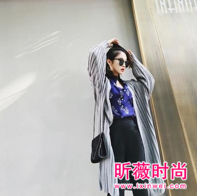 时尚达人为了拗造型 出门都会多带的一件衣服 时尚达人为了拗造型 出门都会多带的一件衣服