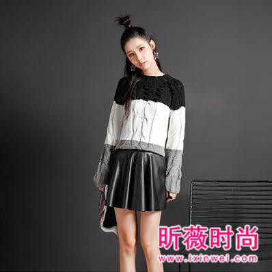 秋季时尚穿搭最佳帮手 帅气的小皮裙你有了吗？