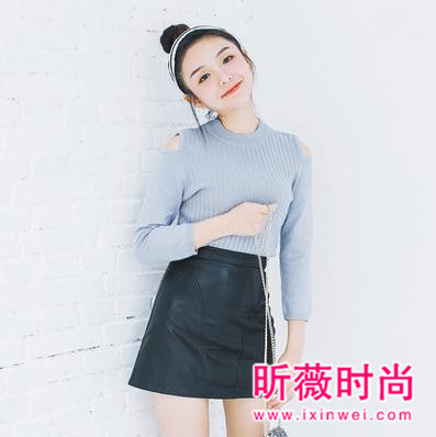 秋季时尚穿搭最佳帮手 帅气的小皮裙你有了吗？