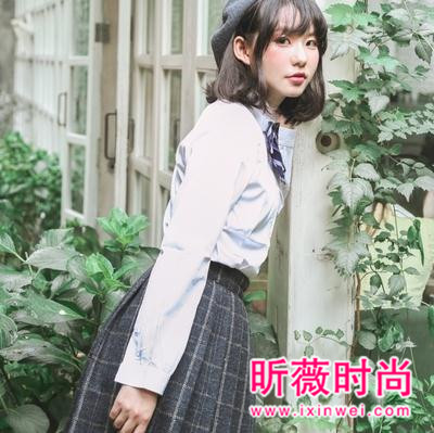 秋冬新款时髦毛呢短裙 搭配毛衣卫衣都很好看 秋冬新款时髦毛呢短裙 搭配毛衣卫衣都很好看