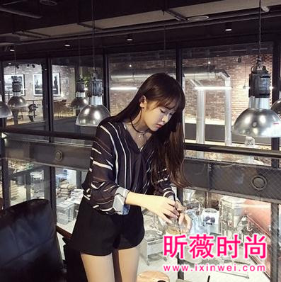 条纹元素经典又百搭 最潮条纹单品打造秋日造型 条纹元素经典又百搭 最潮条纹单品打造秋日造型