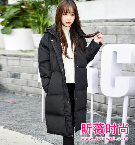 谁说面包服臃肿显胖?冬季穿上面包服显瘦着呢 谁说面包服臃肿显胖?冬季穿上面包服显瘦着呢