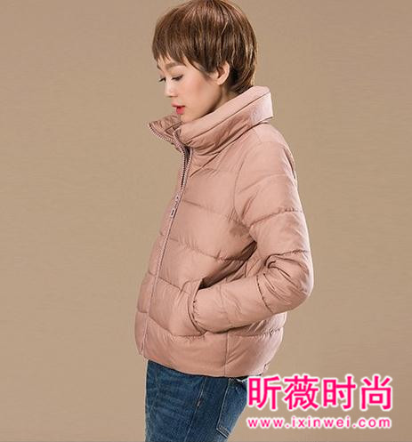 谁说面包服臃肿显胖?冬季穿上面包服显瘦着呢 谁说面包服臃肿显胖?冬季穿上面包服显瘦着呢