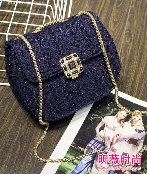 一款时尚单肩包搭配 让你冬日美出新高度