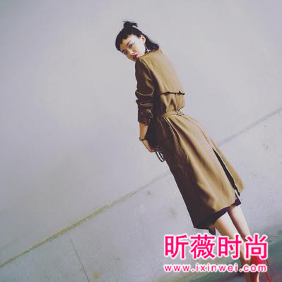秋季拗造型撑气场 怎么少得了长款风衣