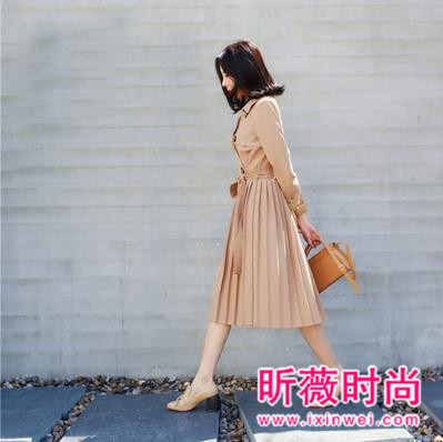 秋季拗造型撑气场 怎么少得了长款风衣