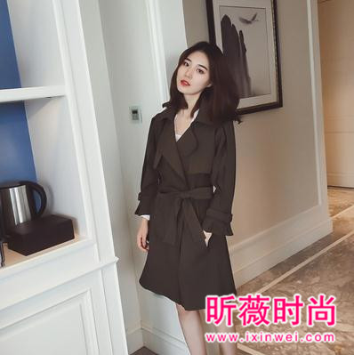 秋季拗造型撑气场 怎么少得了长款风衣 秋季拗造型撑气场 怎么少得了长款风衣